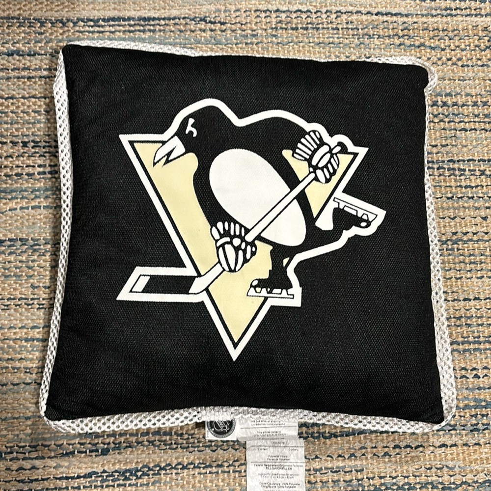 Excellent condition! NHL Pittsburgh Penguins throw pillow